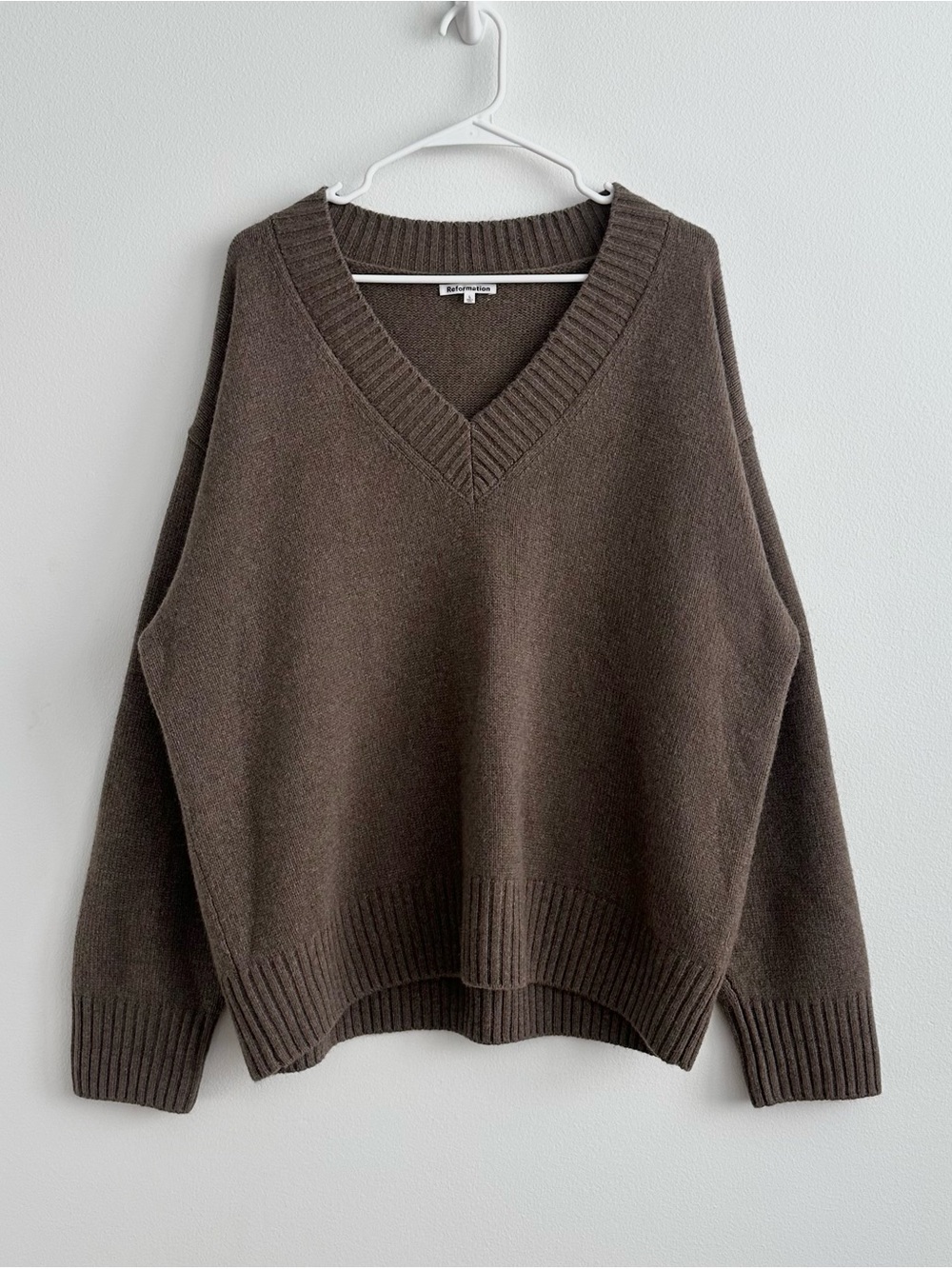 Reformation Jadey Dachshund Brown Oversized Cashmere V-Neck Sweater Size L